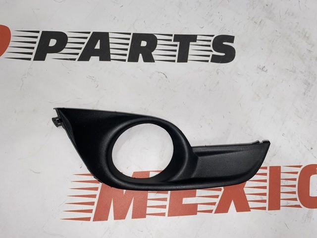 Рамка протитуманної фари права USA Nissan Altima 2013-2015 (62256-3TA0B), аналог