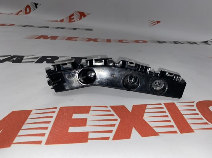 Кріплення переднього бампера праве Jeep Compass 2011-2016 (5182596AB), аналог