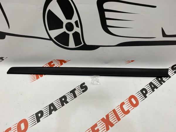 Накладка на передні праві двері  Nissan X-Trail (Rogue) 2014-2020 (80876-4BA0A), аналог