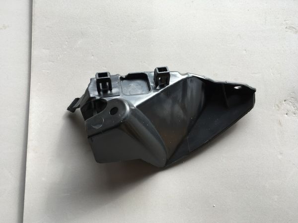 Кріплення переднього бампера праве Tesla Model S 2012-2023 (109549500a)