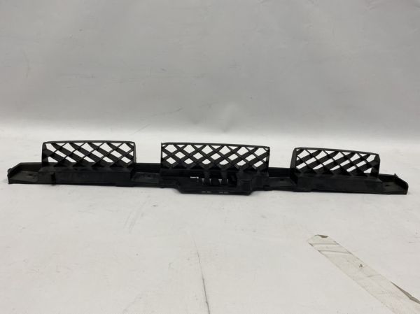 Кріплення заднього бампера центр Volkswagen Passat B7 2012-2015 (561807863A), аналог