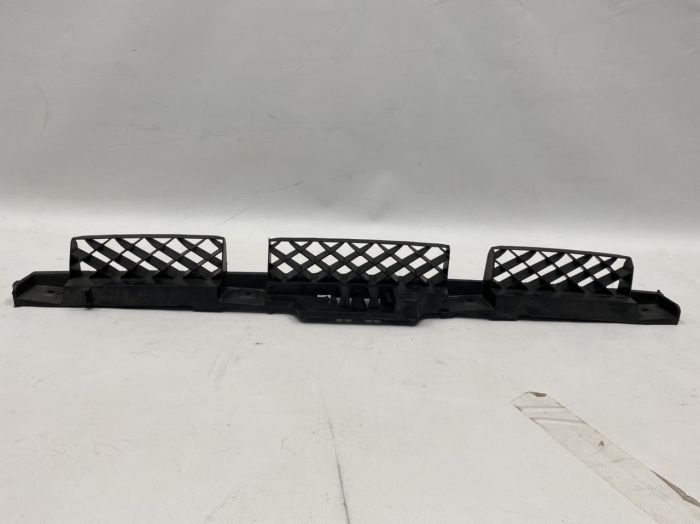 Кріплення заднього бампера центр Volkswagen Passat B7 2012-2015 (561807863A), аналог