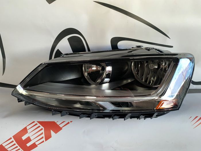 Фара ліва з лед полоскою  USA Volkswagen Jetta 2016-2018(5C7941005J), аналог