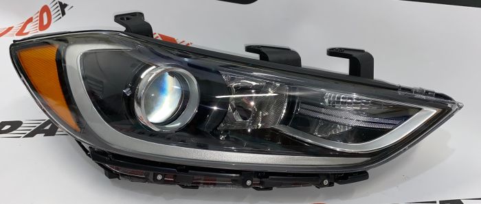 Фара права галоген Hyundai Elantra 2016-2018 (92102-F3000), аналог