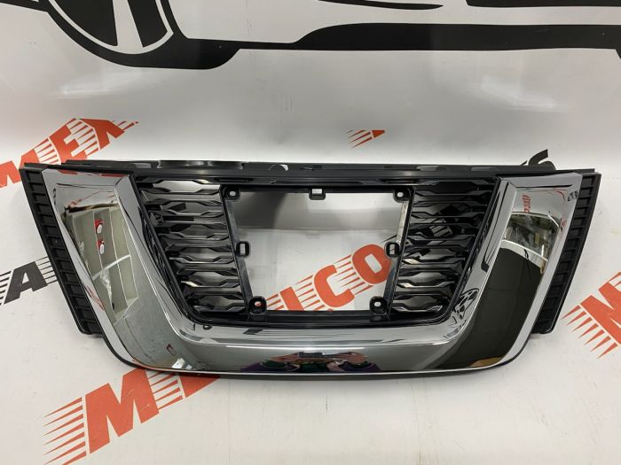 Решітка радіатора під дістрон Nissan X-Trail(Rogue) 2017-2020 (623106FL0C), аналог