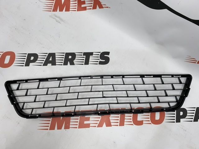 Решітка переднього бампера Nissan Sentra 2012-2016 (62254-3SH0A), аналог
