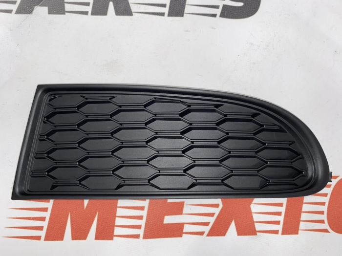 Заглушка- накладка протитуманної фари ліва комплектація  SE Dodge Journey 2011-2019 (68079853AB), аналог