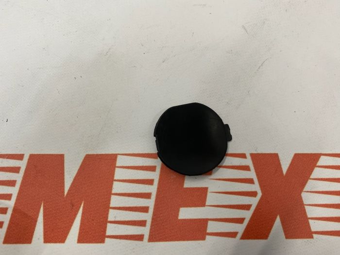 Заглушка крюка переднього бампера Mazda CX5 2017-2020 (KL2F50A11BB), аналог