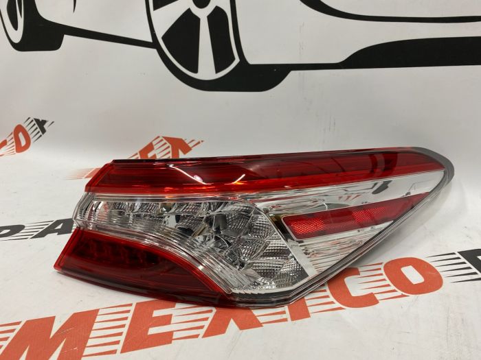 Ліхтар зовнішній ( в крило) правий LED Toyota Camry 2018-2021 (81550-06730), аналог