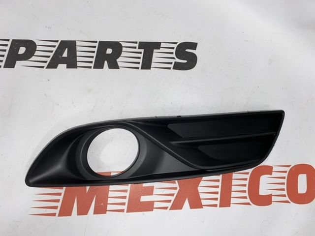 Рамка протитуманної фари права Nissan Sentra 2012-2016 (62256-3SH0B), аналог
