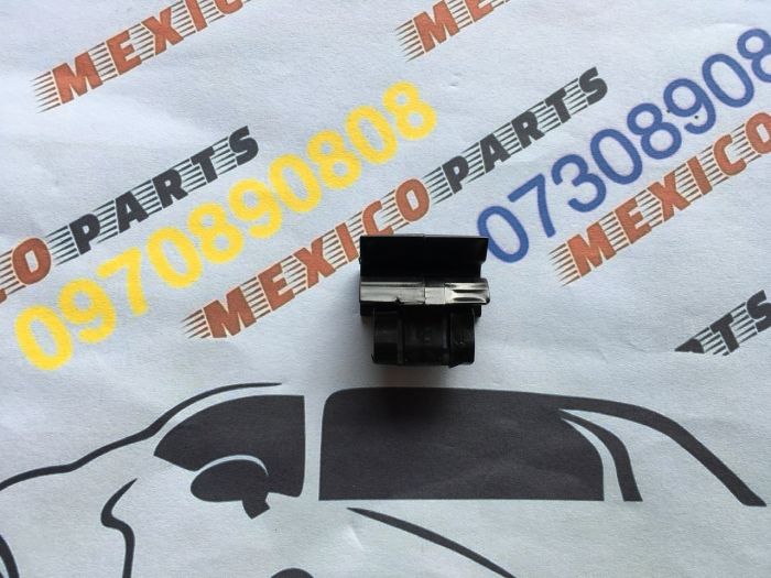Кліпса боксу переднього багажника Tesla Model 3 2017-2023 (147287200B), аналог