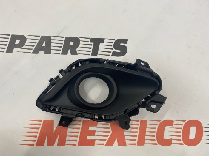 Рамка протитуманної фари права Mazda 6 2013-2016 (GHR4-50-C22A), аналог