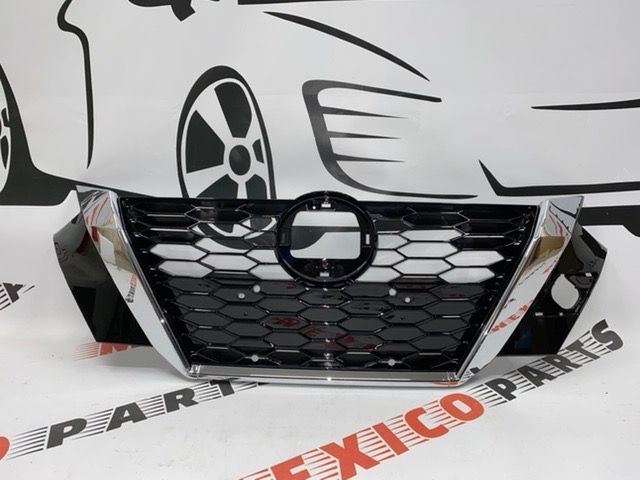 Решітка радіатора верхня частина Nissan Sentra 2019- (623106LB0A), аналог