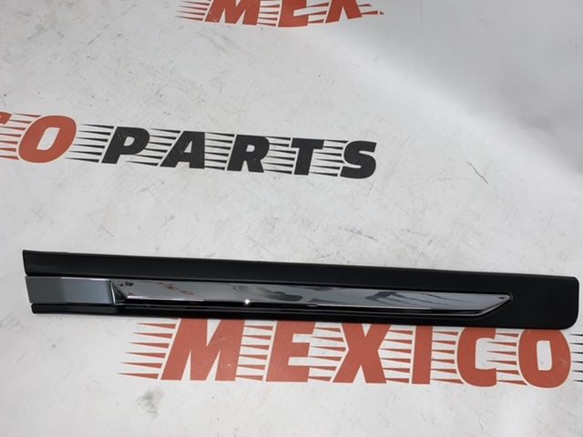Накладка з хромом на задні ліві двері Nissan X-Trail(Rogue) 2014-2020 (82877-6FL0A), аналог