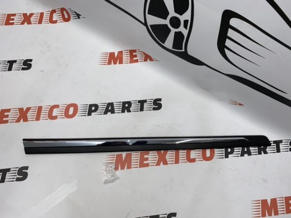 Накладка з хромом на передні ліві двері Nissan X-Trail(Rogue) 2014-2020 (80877-6FL0A), аналог