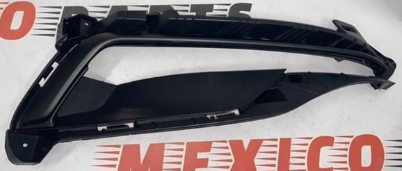 Рамка протитуманної фари ліва коплектація спорт Hyundai Sonata 2015-2017 (86521-C2300), аналог