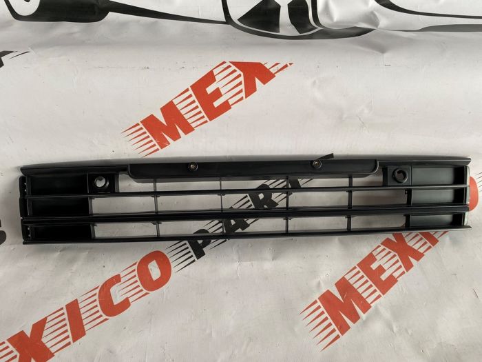 Решітка переднього бампера Volkswagen Passat B8 2016-2018 (561853671HRYP), аналог