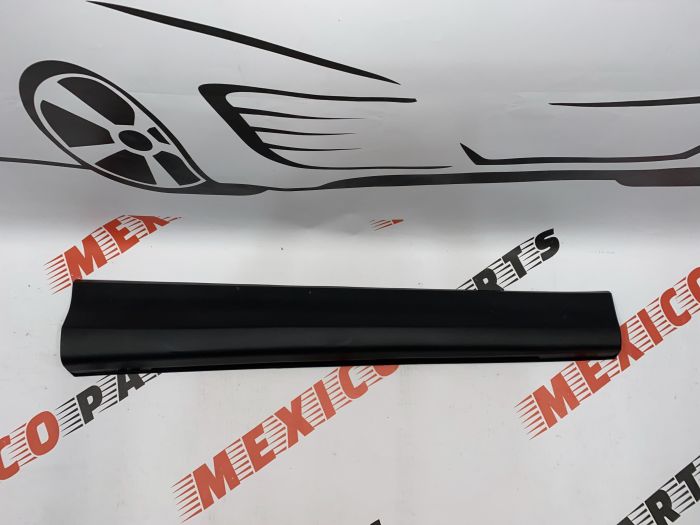 Накладка на двері передні праві Mazda CX5 2017-2020 (KB7W-51-RA0E), аналог