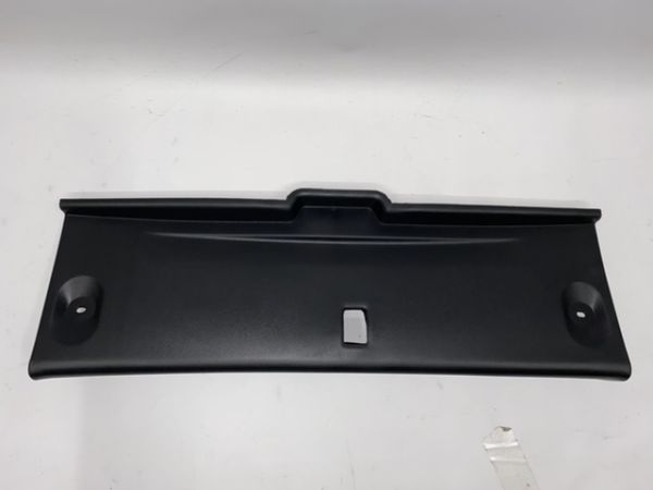 Пластикова накладка багажника Nissan Sentra 2016-2018 (84921-3SG0A), аналог