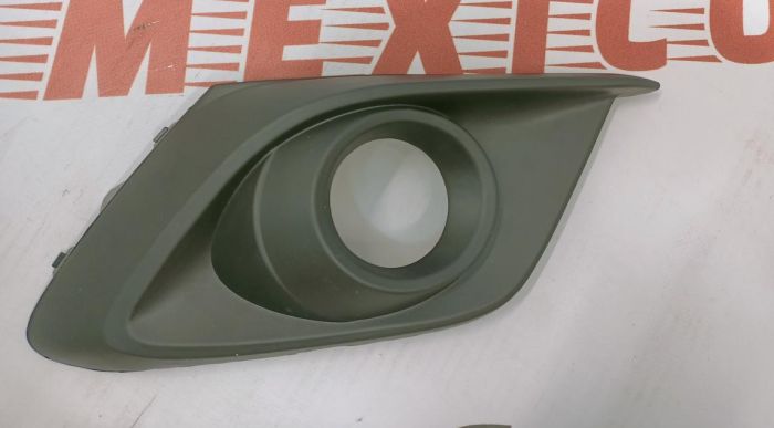 Рамка протитуманної фари права Mazda 3 2013-2015 (BJE150C11A)