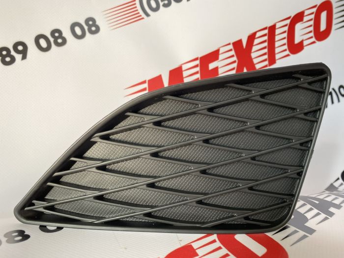 Заглушка протитуманної фари ліва Toyota Camry 2012-2014 (52128-06260), аналог