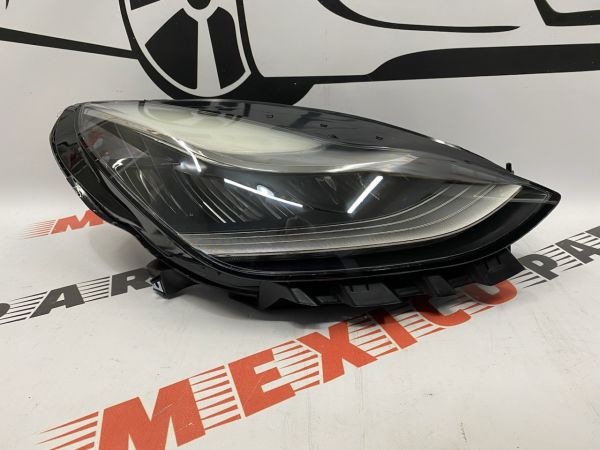 Фара права Tesla Model 3 (107737200J), аналог