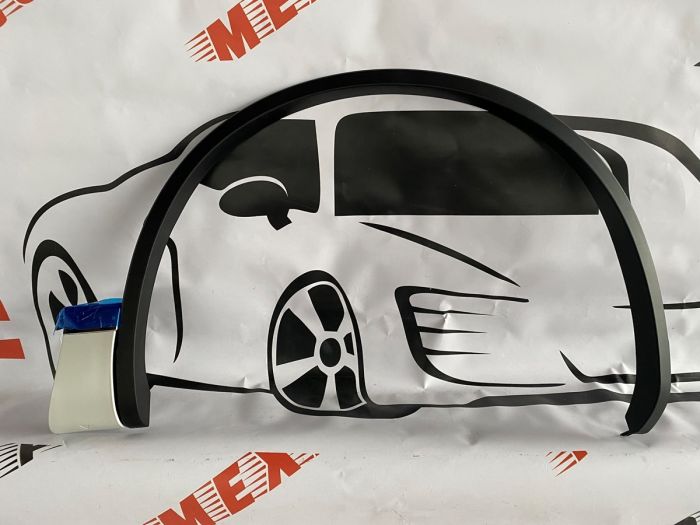 Накладка арки переднього правого крила R-Line Volkswagen Touareg 2015-2017 (7P6853717GGRU), аналог