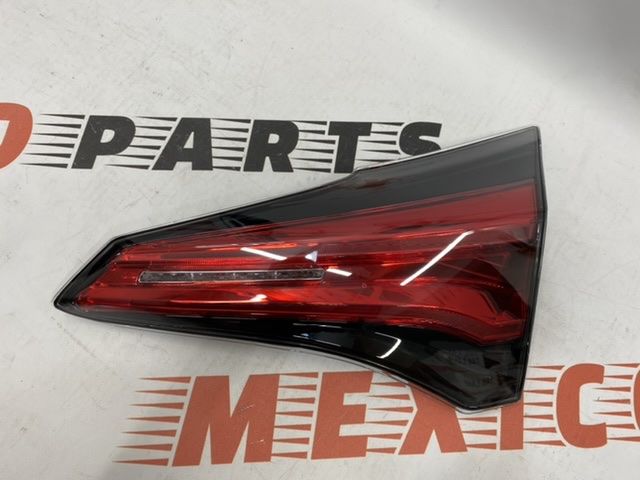 Ліхтар внутрішній (в кришку багажника) правий  LED Toyota RAV4 2016-2018 (81580-42032), аналог
