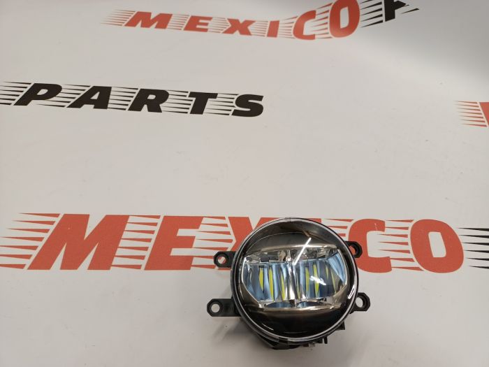 Протитуманна фара права  LED Toyota Camry 2018-2021,Toyota CH-R 2017-, Toyota RAV 4 ,Toyota Highlander,Lexus ES, Lexus RX, Lexus CT (8121048051), аналог