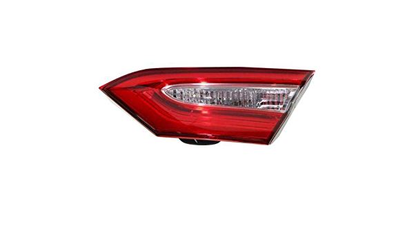Ліхтар внутрішній (в кришку багажника) правий галоген Toyota Camry 2018-2021 (81580-06620), аналог