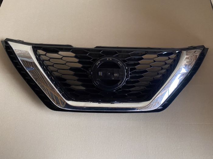 Решітка радіатора Nissan Qashqai 2019-2021 (62310HV32B), аналог