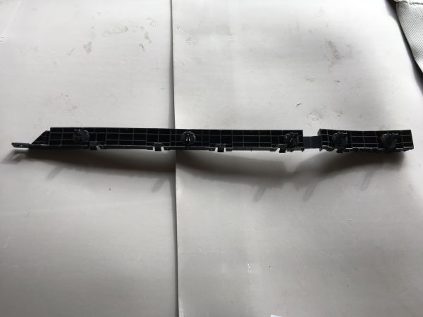 Кріплення заднього бампера ліве Tesla Model S 2012-2023 (109198600b)