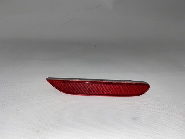 Катафот заднього бампера правий Nissan QASHQAI 2016-2018 (26560-JJ90A), аналог