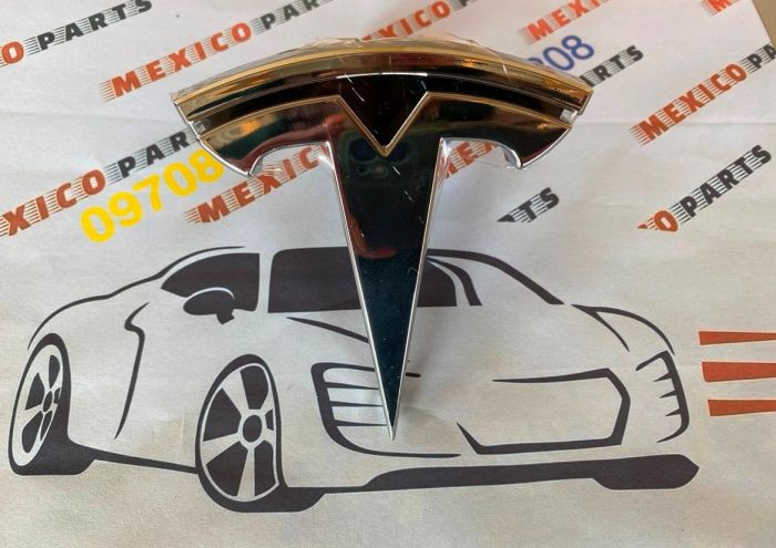 Значок Tesla Model X  2015-2023 (104788400)