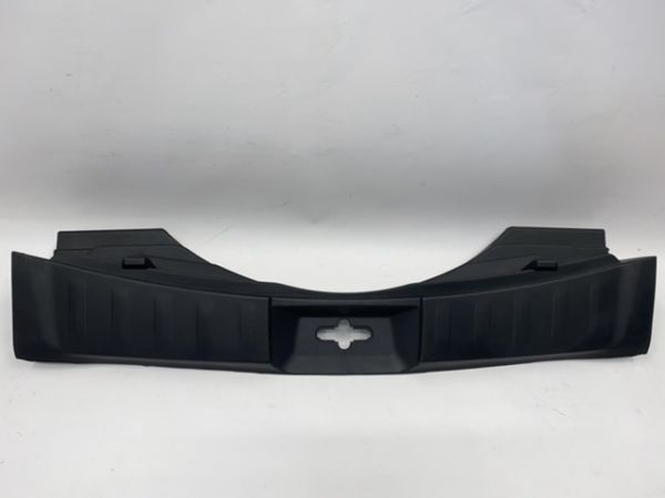 Накладка замка кришки багажника  Nissan X-Trail(Rogue) 2014-2020, аналог