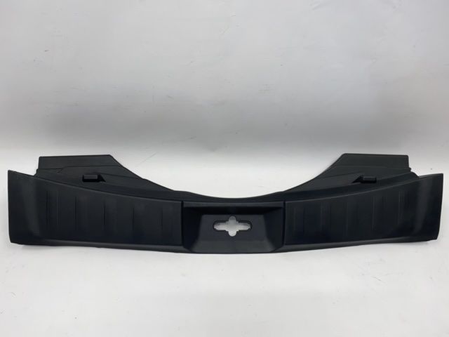 Накладка замка кришки багажника  Nissan X-Trail(Rogue) 2014-2020, аналог