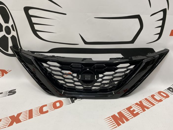 Решітка радіатора Nissan Sentra 2016-2018 (62310-3YU0D), аналог