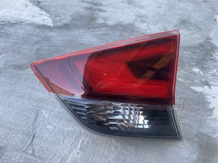 Ліхтар внутрішній правий LED  Nissan X-Trail(Rogue) 2017-2020 (265506FL5A), аналог