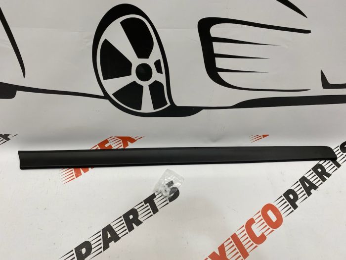 Накладка на передні ліві двері  Nissan X-Trail (Rogue) 2014-2020 (80877-4BA0A), аналог