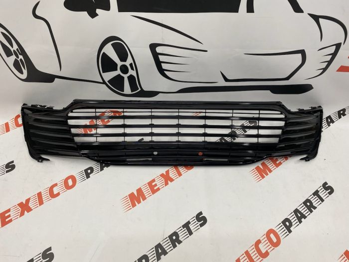Решітка бампера чорна  LE/XLE USA Toyota Camry 2021- (5310206280), аналог