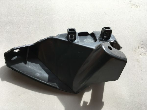 Кріплення переднього бампера ліве Tesla Model S 2012-2023 (109549600a)