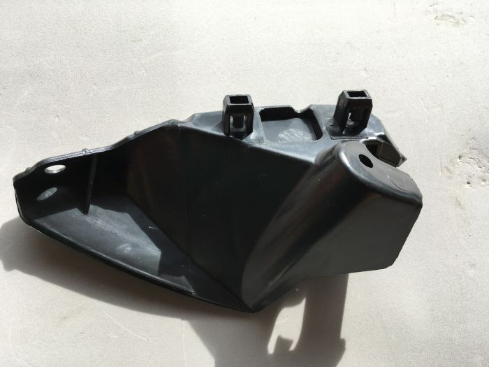 Кріплення переднього бампера ліве Tesla Model S 2012-2023 (109549600a)
