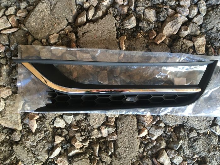 Рамка протитуманної фари ліва USA Volkswagen Passat B7 2012-2015(561853665A9B9), аналог