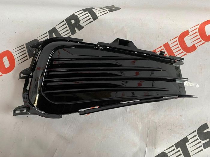 Заглушка протитуманної фари права Volkswagen Jetta 2023-(17a853666e9b9) , аналог