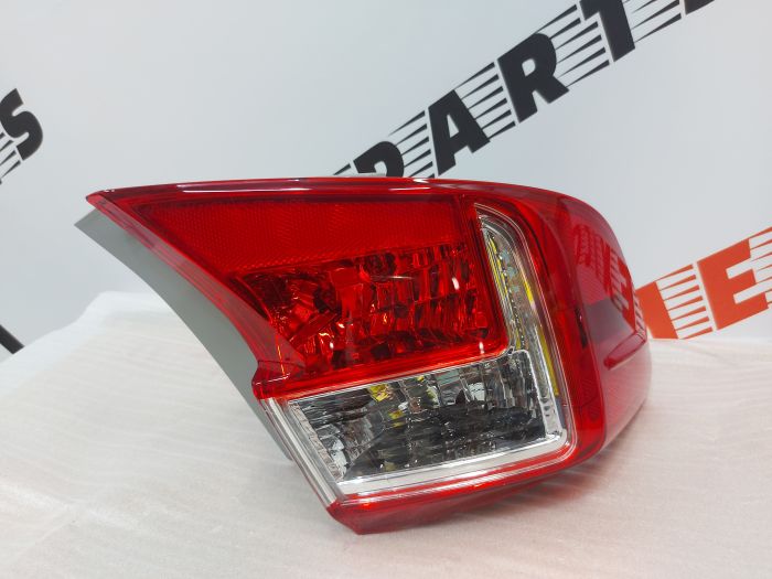 Ліхтар зовнішній (в крило) лівий Toyota Camry 2012-2014 (81560-06470), аналог