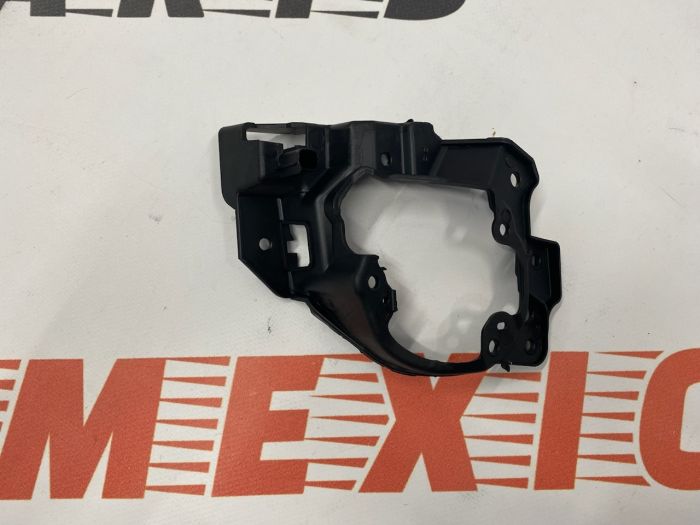 Кріплення протитуманної фари праве Mazda 3 2016-2018 (B63B51684), аналог