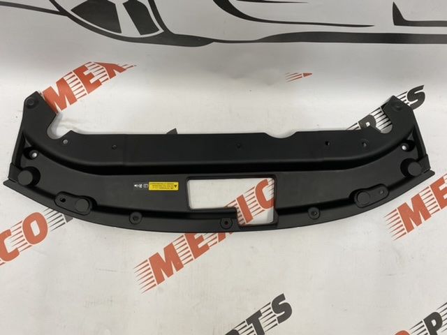 Накладка на панель радіатора  (замка капота) Nissan Sentra 2016-2018 (62322-3YU0A), аналог