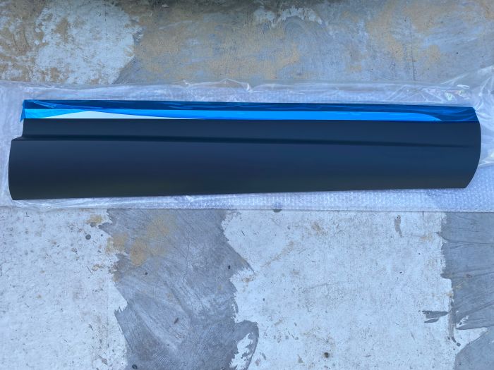 Накладка на передні праві двері R-Line Volkswagen Touareg  2015-2018 (7P6854940G9B9 ), аналог