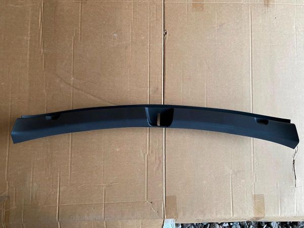 Накладка замка багажника Tesla Model Y 2020-2023 (149463100C)