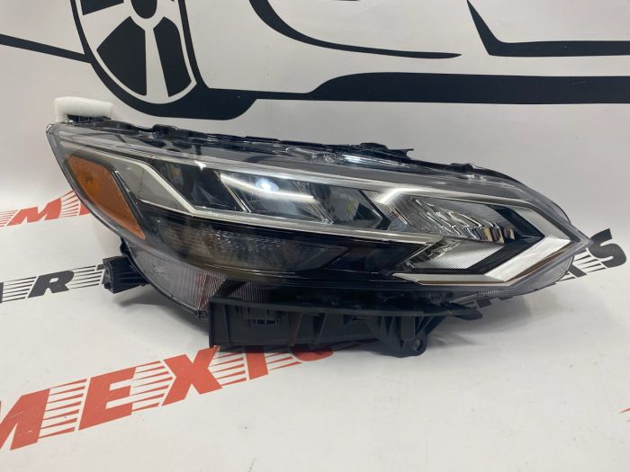 Фара права LED з білим катафотом Nissan Sentra 2019- (260106LB5A), аналог
